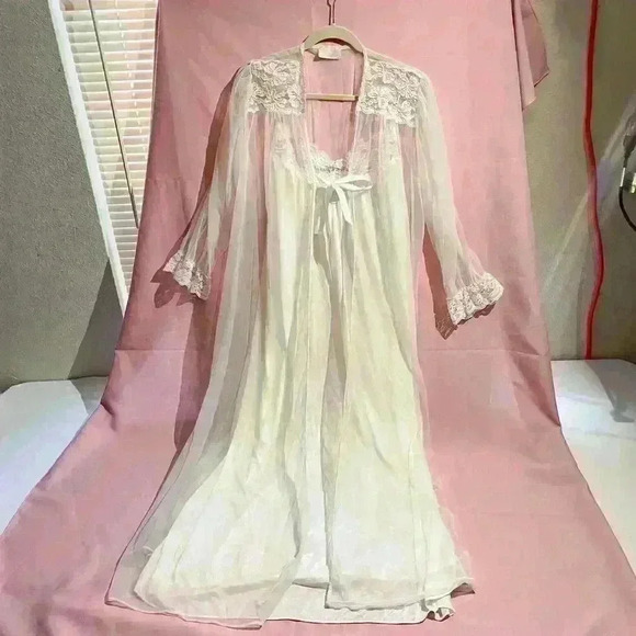 Vintage 60s Hollywood Bridal Sheer Nylon Chiffon Peignoir Robe & Nightgown Set - Picture 1 of 15